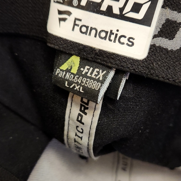 3 Fanatics L/XL Calgary Flames hats - Picture 2 of 4